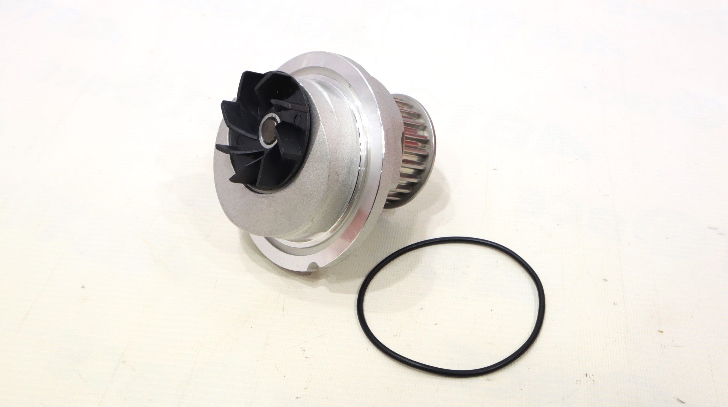 Насос водяной OPEL ASTRA/COMBO/CORSA/MERIVA/VECTRA/ZAFIRA 94- 1.6 TATSUMI